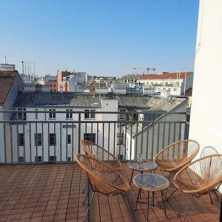 Skysuite Holiday Home Wina Bagian luar foto